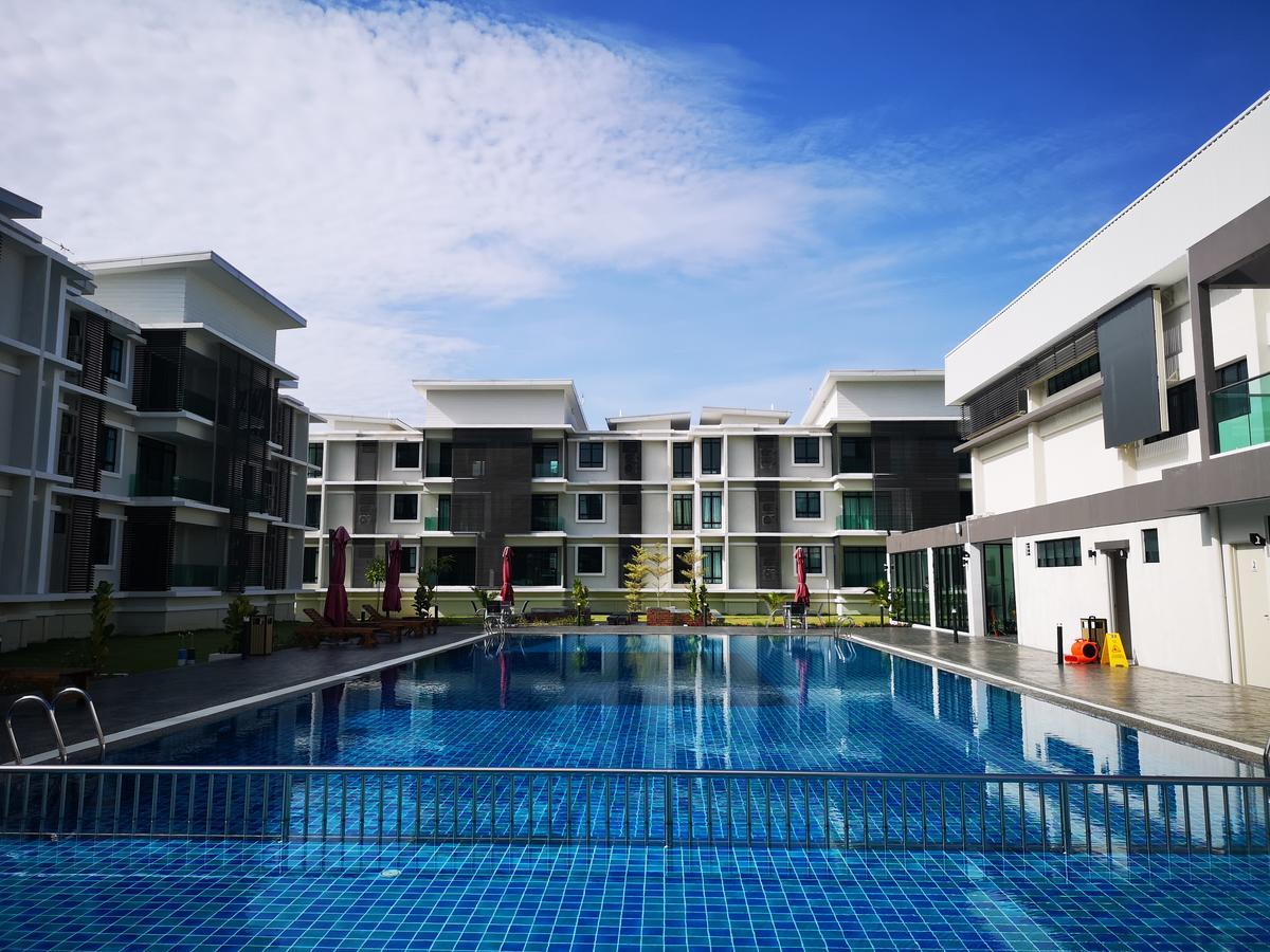 The Meadow Park Kampar Exterior foto