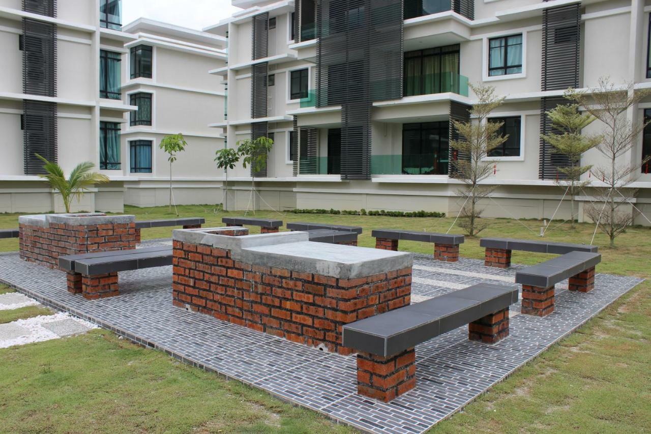 The Meadow Park Kampar Exterior foto
